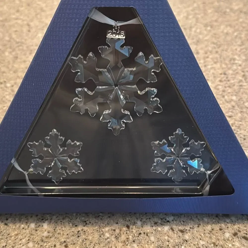 SWAROVSKI 2016 25th Anniversary 3-Piece Boxed Set Crystal Snowflake Ornaments